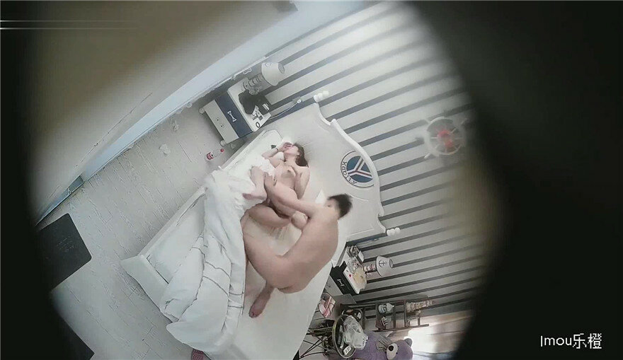 《居家摄像头破解》偷窥小伙和白嫩的女友各种姿势啪啪