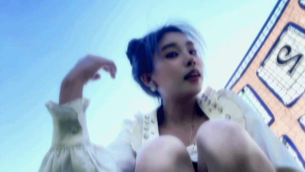 【厕拍作品】气质校花被同宿舍女生嫉妒偷拍嫩B镜头特写附朋友圈生活照片