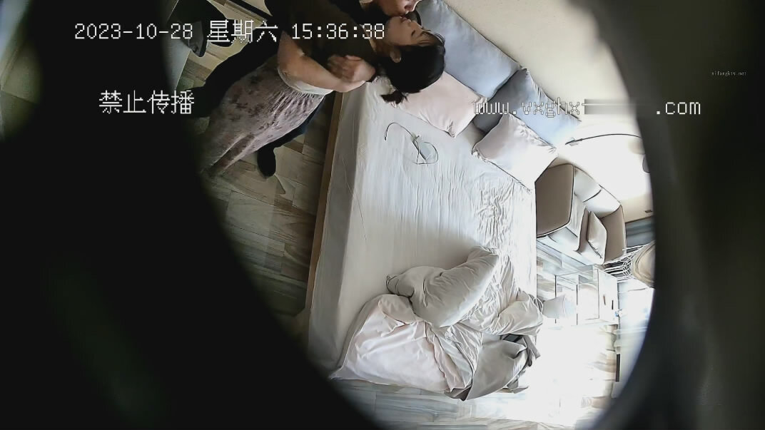 2023-10-28流出安防酒店精品❤️偷拍年轻美少妇下午幽会帅哥操完赶着回家吃晚饭