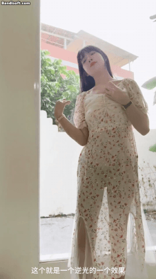 【猎奇尝鲜 内部群直播 美女模特展示各种骚衣服顶级擦边】18V
