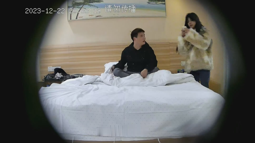 2023-12-22新流出安防精品❤️貂毛上衣性感内裤年轻美女和男友开房