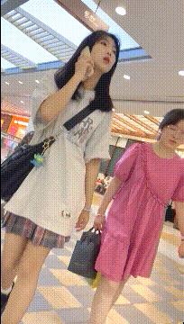 商城跟随偷窥漂亮JK小姐姐 白内内小屁屁很性感 连小闺蜜一起抄了