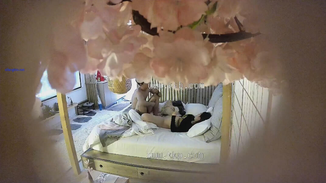 2024-01-16新流出酒店偷拍❤️羞涩小伙迷恋女友小穴爱不释手扣个不停女友大叫爽