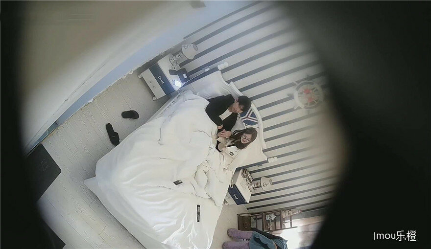 《监控破解》偷窥小帅哥带着漂亮女朋友酒店开房吃鲍鱼啪啪啪