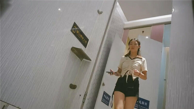 商场女厕固定摄像头偷窥多位来嘘嘘的小姐姐