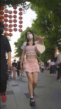 跟随偷窥漂亮小姐姐 齐逼小短裙 穿个小内内卡在屁屁里 你再怎么挡都没有用 都没有故意抄你
