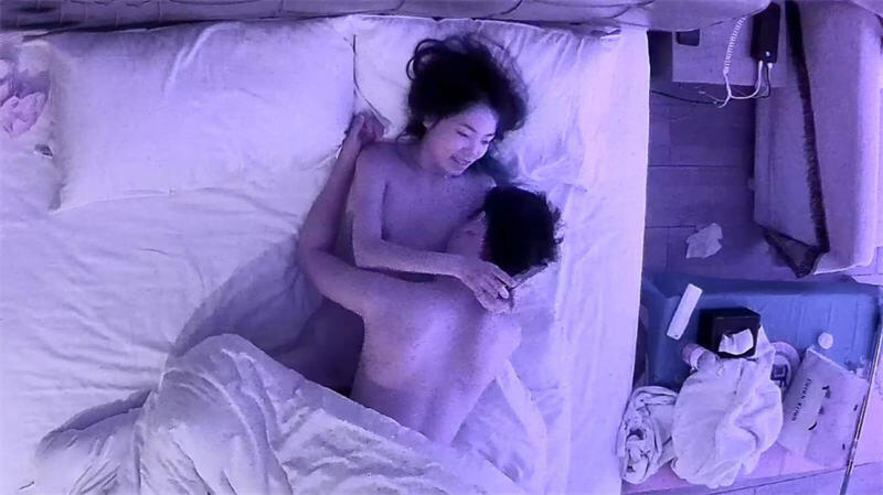 11-30高画质酒店偷拍！身材苗条匀称的邻家妹子，长相一般 但看着舒服，迷迷糊糊地骑到男友求干，男友从后面抱着后入 她表情好享受
