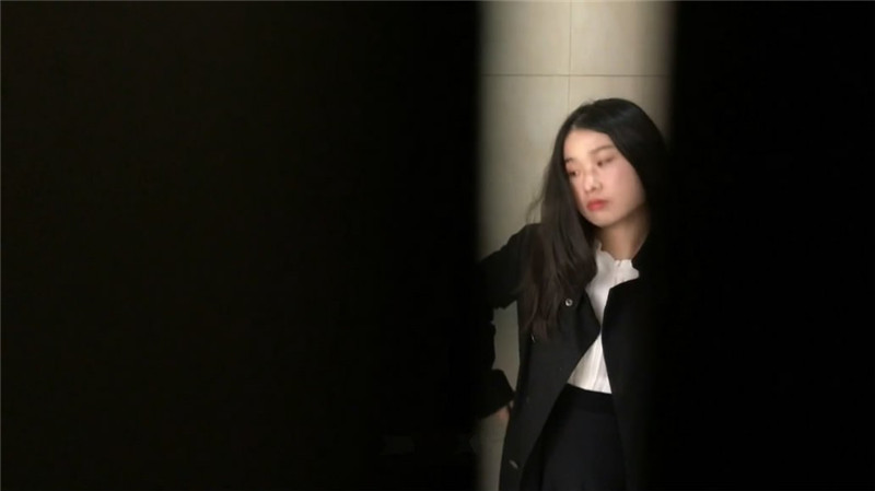 大神潜入大学女厕全景偷拍❤️几个高颜值学妹嘘嘘