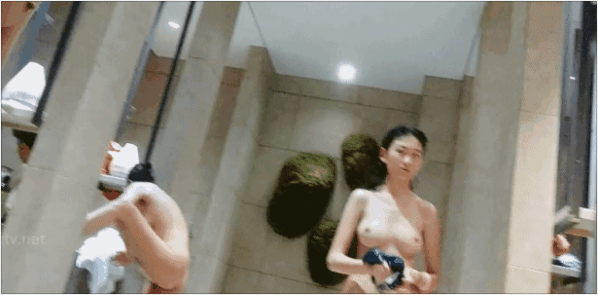 澡堂子内部员工偷拍❤️专门挑身材好皮肤白的美女洗澡换衣服