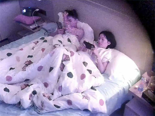 11-30 ，极品酒店偷拍！短发清纯乖乖女 小公主一样的女孩，瘦瘦的苗条身材，懵懵懂懂 被男友任意摆弄，性感很温柔，被狠干 累趴了