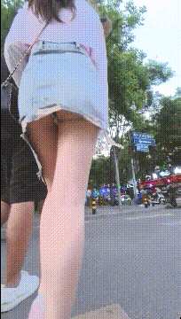 跟随偷窥跟男友逛街的高颜值漂亮小姐姐 这大长腿小骚丁小屁屁真性感 不敢靠太近怕发现被打