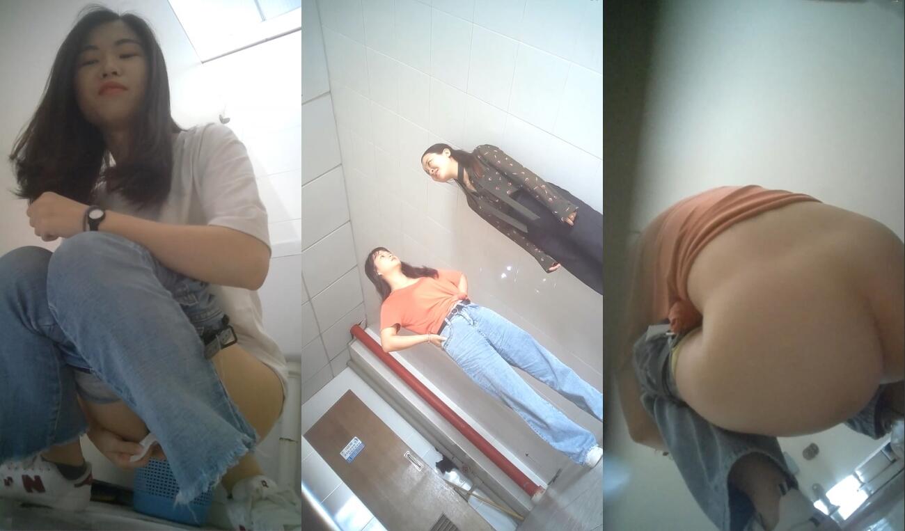 《极品CP⚡魔手☛外购》坑神潜入某单位女厕实拍超多小姐姐方便，后位前位赤裸裸逼脸同框，打扮洋气的美女尿完不走自扣阴部