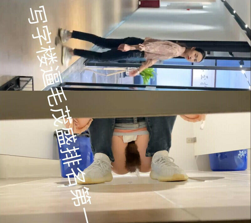大神冒死潜入办公楼偷窥多位美女同事各种姿势嘘嘘各种美鲍一一呈现