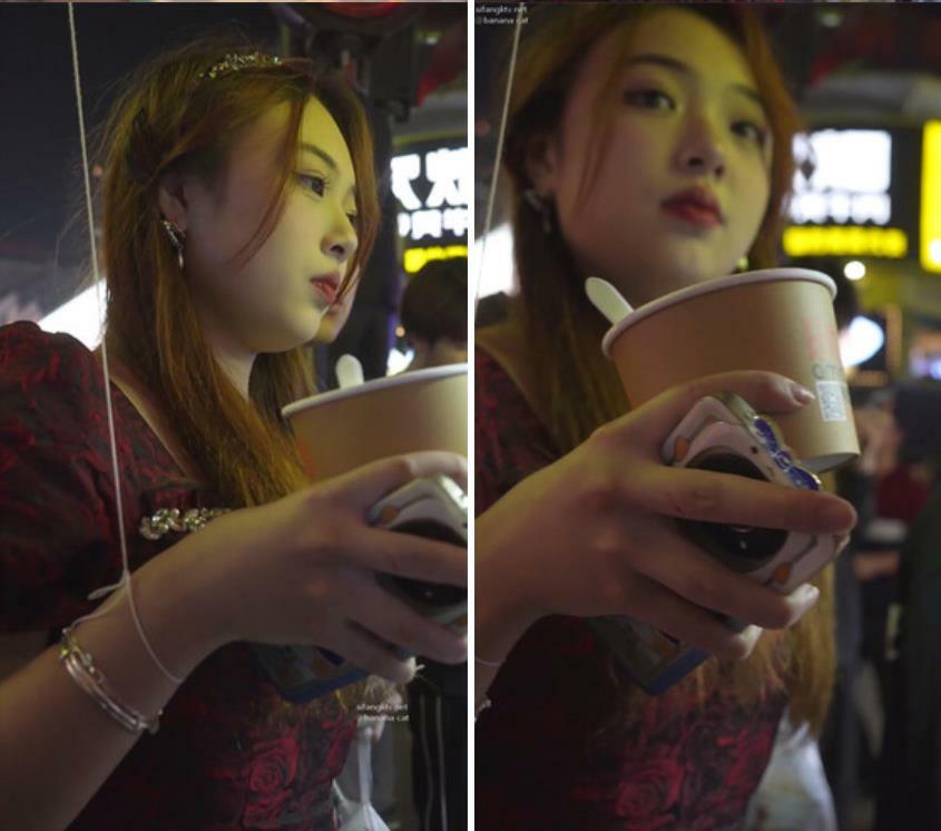 偷拍两个性感短裙美女❤️超短蕾丝公主裙..性感丁字裤..美女当众被男友捏屁股超短齐B女仆装过膝袜圆润美腿薄内，美到流口水