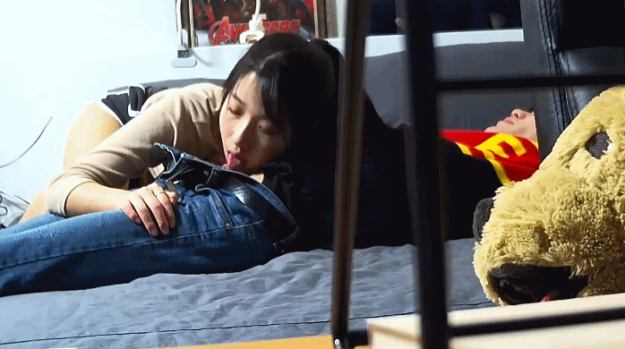 《居家摄像头破解》偷窥小伙一周和漂亮的女友连干7次真猛啊