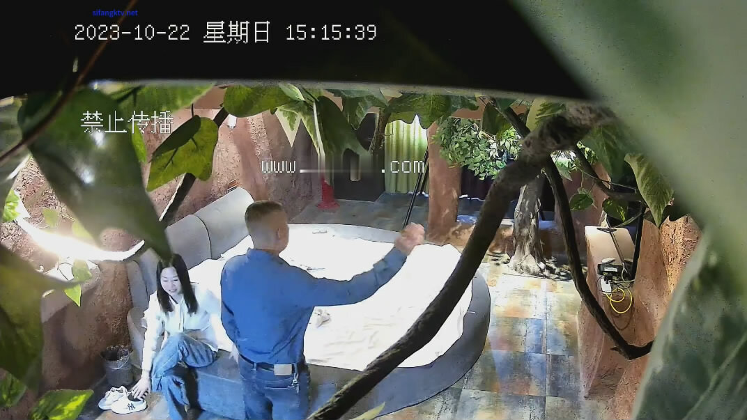 2023-10-22流出情趣酒店绿叶房偷拍❤️领导下午不上班幽会情妇开房打炮打电话指导下属工作