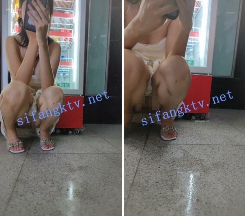 超市饮料售卖机旁偷拍美女裙底❤️小姐姐累了蹲下休息，粉色内内逼处沾满姨妈血