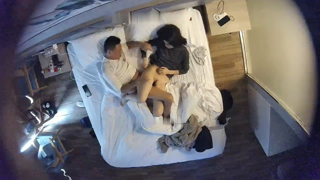 2023-12-24流出酒店偷拍酒店偷拍❤️白皙学生妹和黑皮猥琐男开房做爱 连干三炮