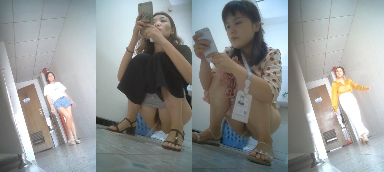 《极品CP⚡魔手☛外购》坑神潜入某单位女厕隔板缝中实拍超多小姐姐方便，后位前位赤裸裸逼脸同框，连衣裙眼镜骚妹居然自慰闻B味