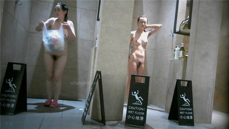 澡堂子内部员工偷窥多位美女少妇洗澡泡汤