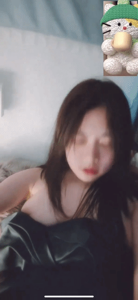 ❤️反差女大学生跨年夜在宿舍，异居两地，只能通过视频聊天，聊着聊着画风就突变了！