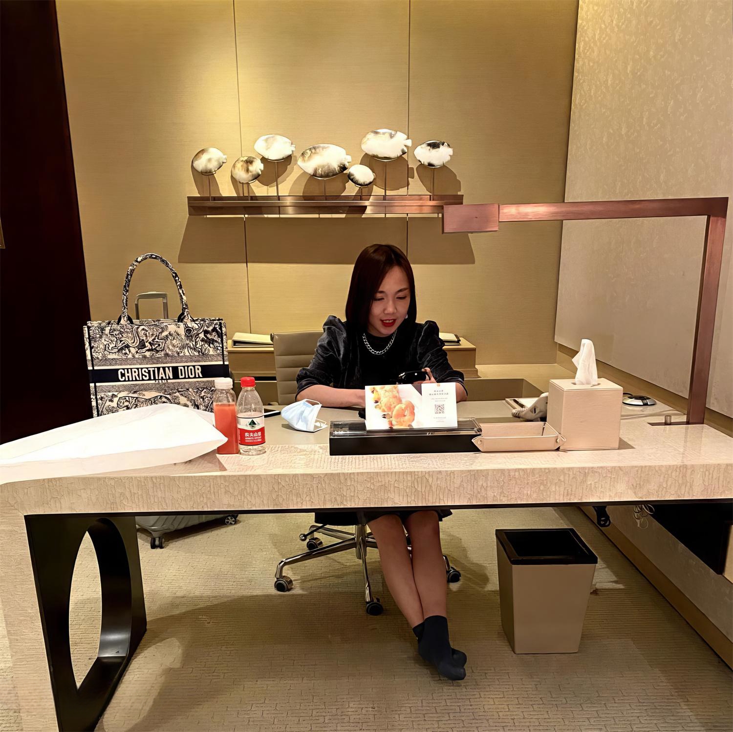 ♈ ♈ ♈ 【最新云盘4K泄密】，广东32岁小富婆，背迪奥开保时捷，跟男友做爱疯狂欲望强烈，呻吟不断欲仙欲死无套内射