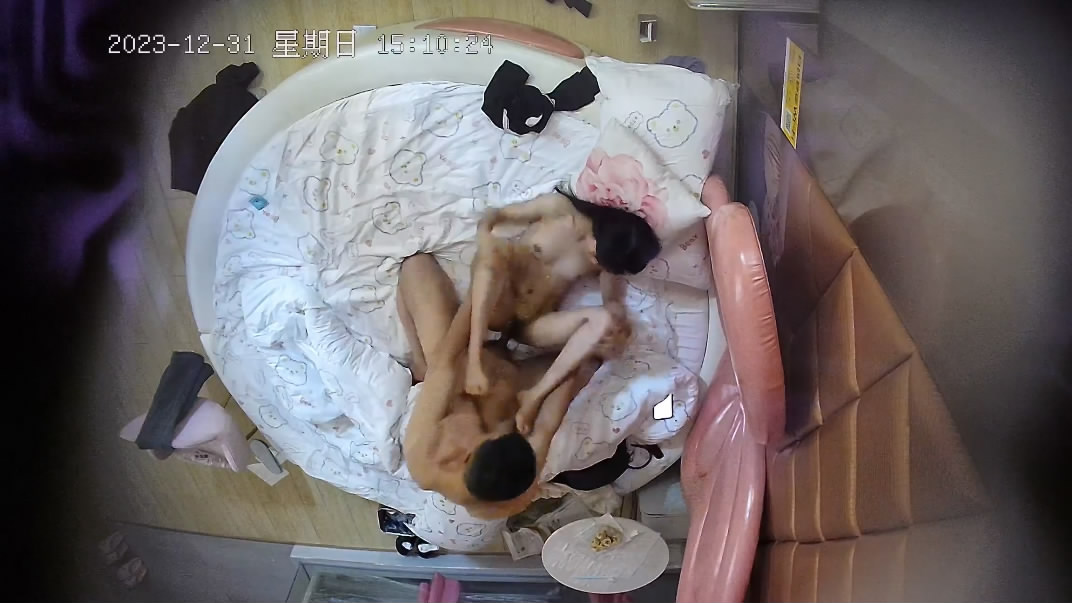 2024-1-1新流出酒店情趣大圆床多角度偷拍❤️舔鲍达人 趴在女友穴上就是狂舔 给舔的嗷嗷叫