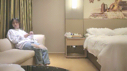漂亮大奶美眉吃鸡啪啪 射了一点点在里面赶紧洗一下 你要吃药 被忽悠无套 撅着大屁屁后入没控制着内射了