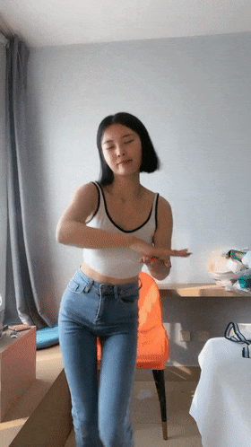 ♈♈♈ 新人！御姐下海！好骚好漂亮~【兔子追乌龟】，牛仔裤小少妇，来了一段科目三，跳得不错，看得人瞬时秒硬！骚爆了！