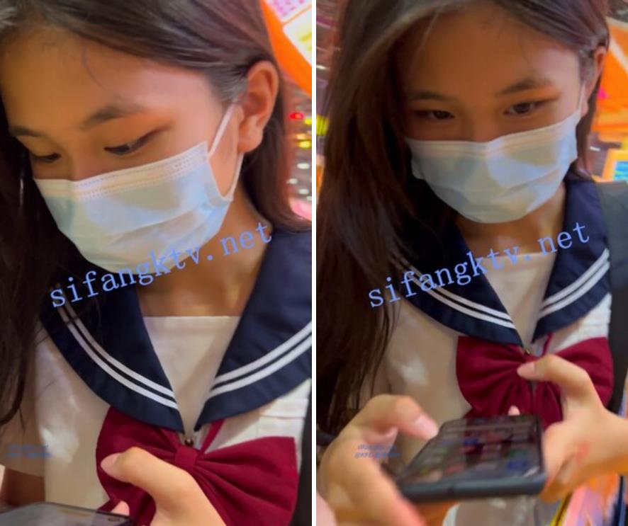 大神偷拍美女裙底风光❤️可爱眼镜JK妹妹和闺蜜一起被CD制服JK学妹年轻版黄圣依身材好白内