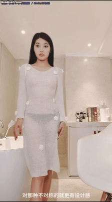 【猎奇尝鲜 内部群直播 美女模特展示各种骚衣服顶级擦边】18V