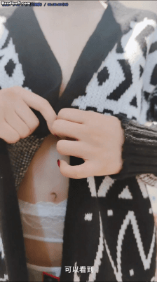 【猎奇尝鲜 内部群直播 美女模特展示各种骚衣服顶级擦边】18V