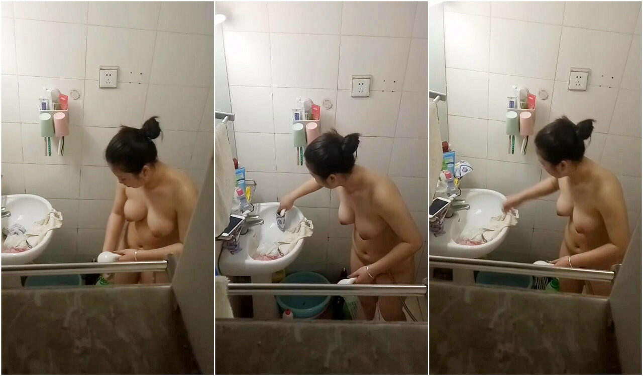 爬墙偷窥楼下工友的老婆洗澡这身材还是不错的