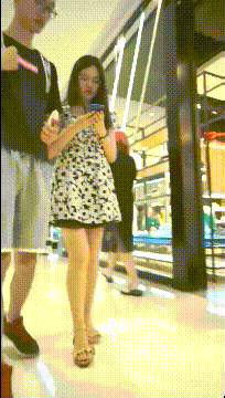 超市跟随偷窥眼镜熟女大姐 身材保养不错 白色小内内 屁屁饱满